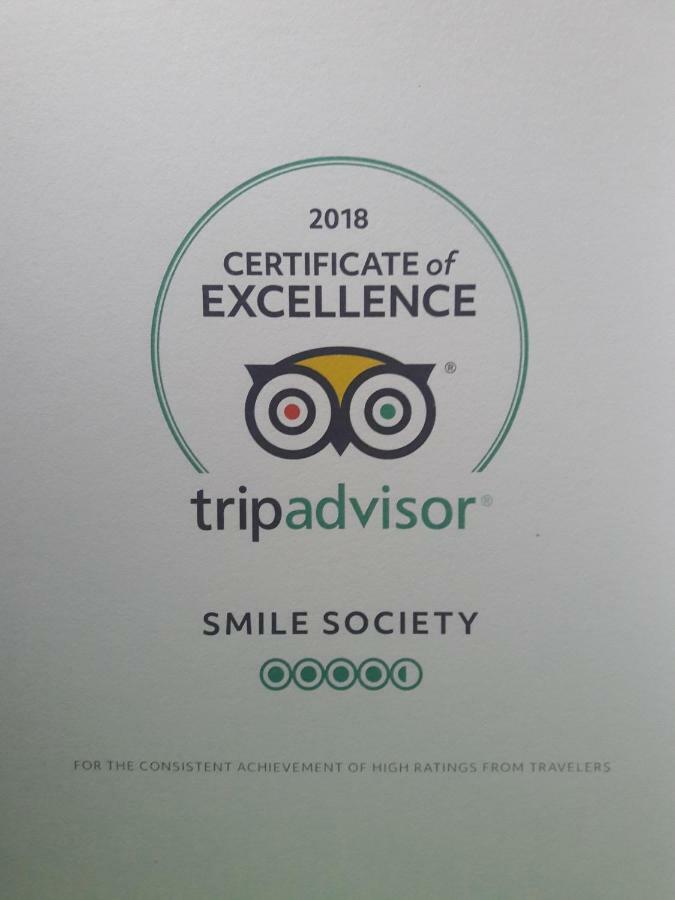 Хостел Smile Society Бангкок Экстерьер фото